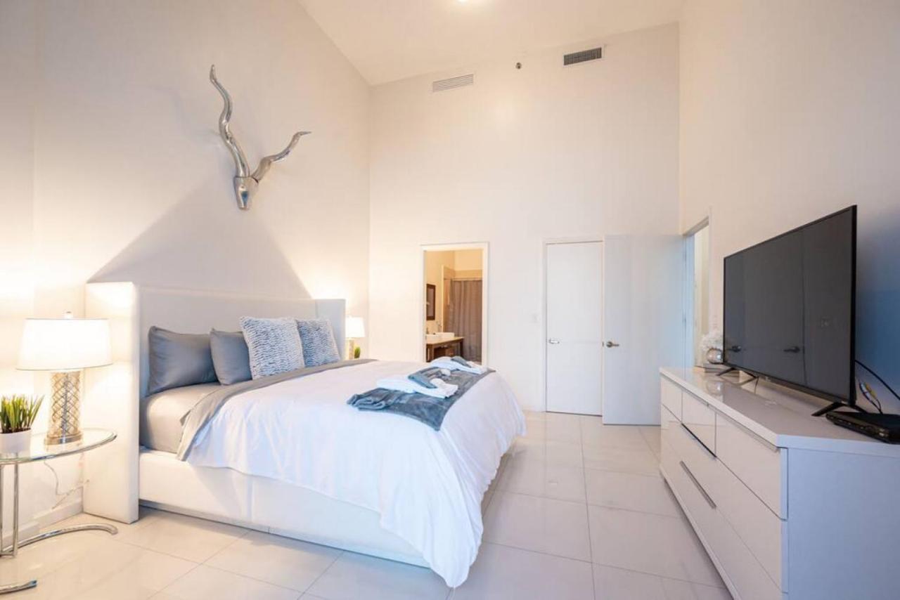 Beautiful One Bedroom Condo 16Ft Ceilings At The W Miami Luaran gambar